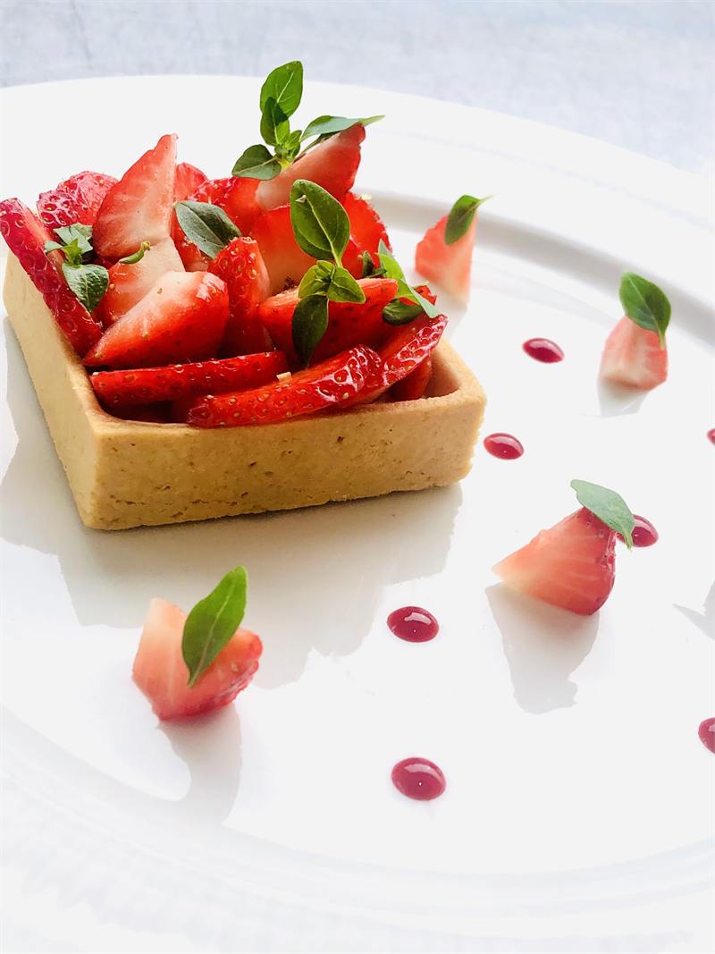 Tartelette aux fraises Gariguette, citron et huile d’olive